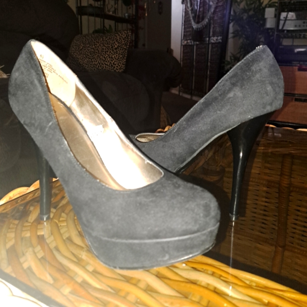 Ladies black platform heels.